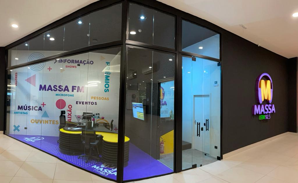 Foto do novo estúdio da Massa FM Maringá no Shopping Cidade Norte