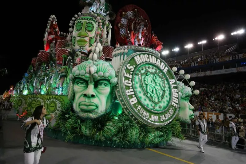 Carnaval 2024 começa nesta segunda venda de ingressos para desfiles de