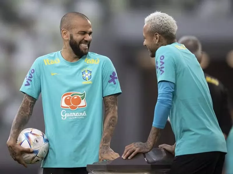 Daniel Alves com Neymar na seleção brasileira/ Foto: Divulgação CBF