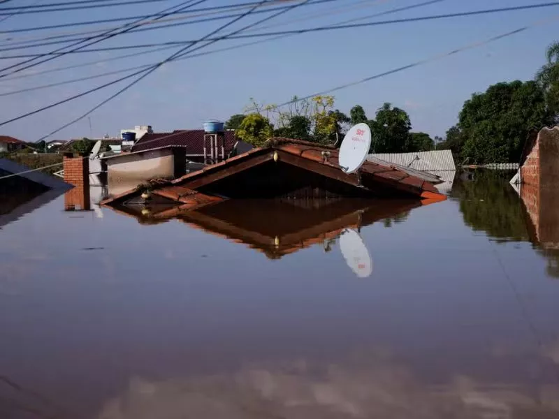 Casa alagada pelas enchentes em Canoas, no Rio Grande do Sul / Foto: Reuters